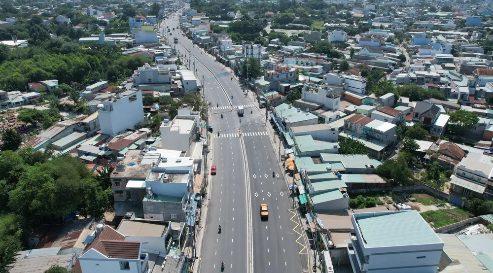 Đường Đặng Thúc Vịnh sau khi hoàn thành. Ảnh: ĐT. Đường Đặng Thúc Vịnh sau khi hoàn thành. Ảnh: ĐT.