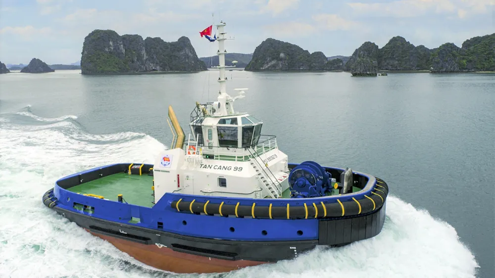 Tàu lai Tân Cảng 99.