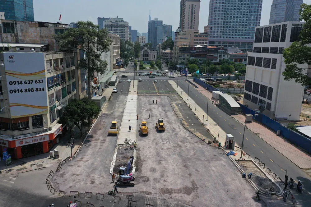 Đoạn từ ngã tư Lê Lợi – Pasteur đến trước ngã tư Lê Lợi – Nam Kỳ Khởi Nghĩa 50 m đã được nghiệm thu đưa vào sử dụng và tháo dỡ rào chắn vào ngày 29-4. Ảnh: ĐT. Đoạn từ ngã tư Lê Lợi – Pasteur đến trước ngã tư Lê Lợi – Nam Kỳ Khởi Nghĩa 50 m đã được nghiệm thu đưa vào sử dụng và tháo dỡ rào chắn vào ngày 29-4. Ảnh: ĐT.