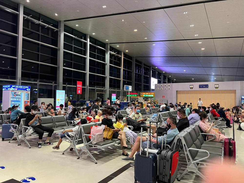 Tối 3-5, lượng khách qua sân bay Cát Bi khá đông. Ảnh: ĐT