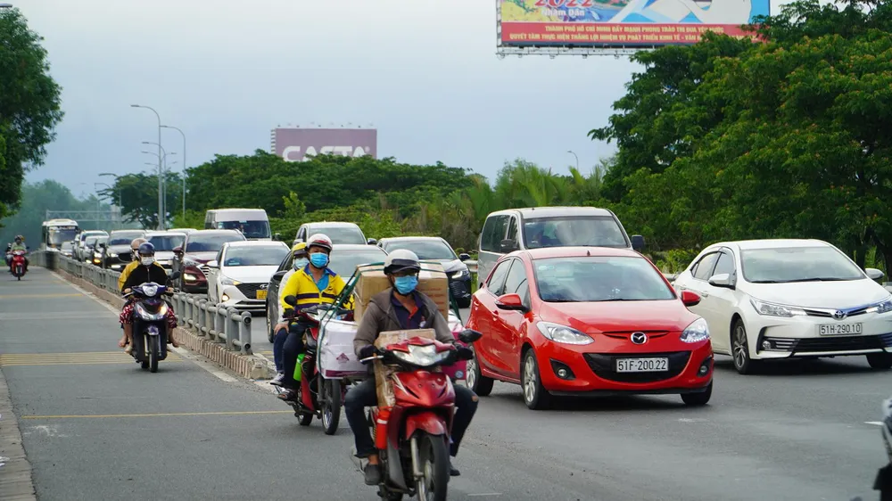 Giao thông khu vực này khá ổn định, không có tình trạng kẹt xe. Giao thông khu vực này khá ổn định, không có tình trạng kẹt xe.