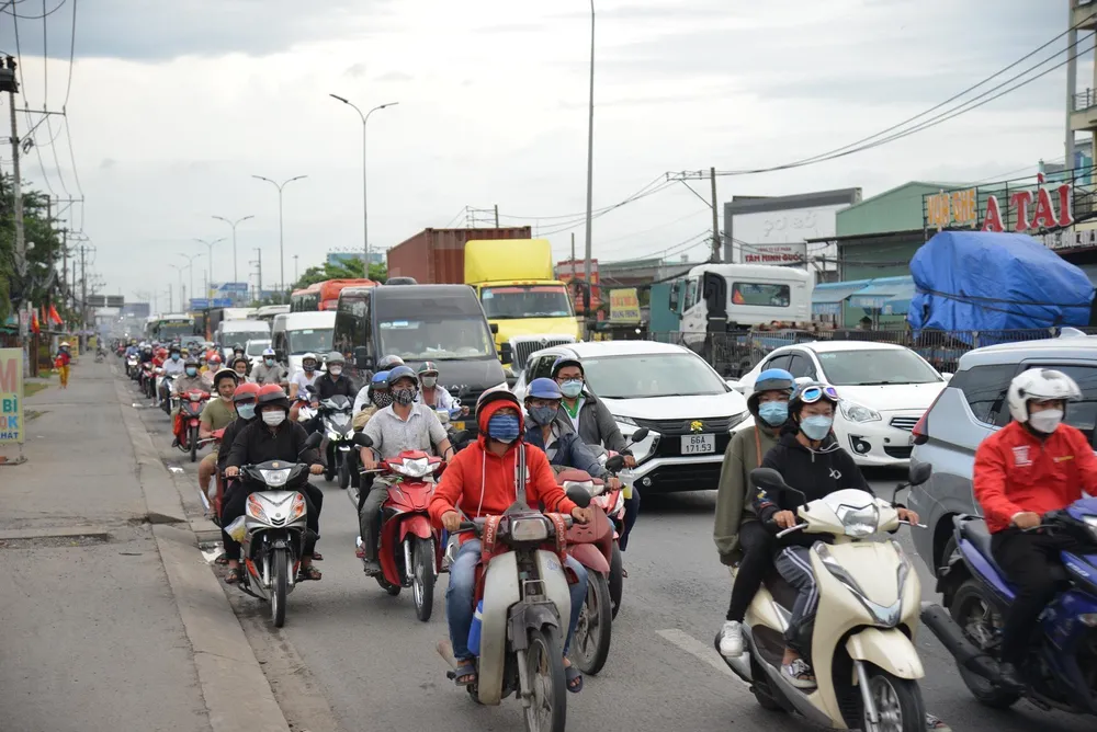 Người dân đồ đã lỉnh kỉnh quay trở lại TP. Người dân đồ đã lỉnh kỉnh quay trở lại TP.