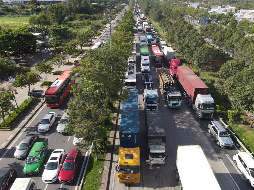 Giao thông trên đường Mai Chí Thọ, TP Thủ Đức. Giao thông trên đường Mai Chí Thọ, TP Thủ Đức.