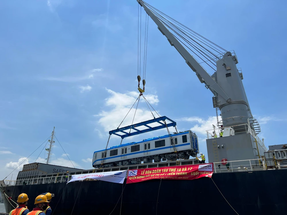 Sáng 6-5, Ban Quản lý Đường sắt đô thị đã làm lễ đón đoàn tàu thứ 16 và 17 - đây là hai đoàn tàu cuối cùng của tuyến metro số 1.Ảnh: ĐT.