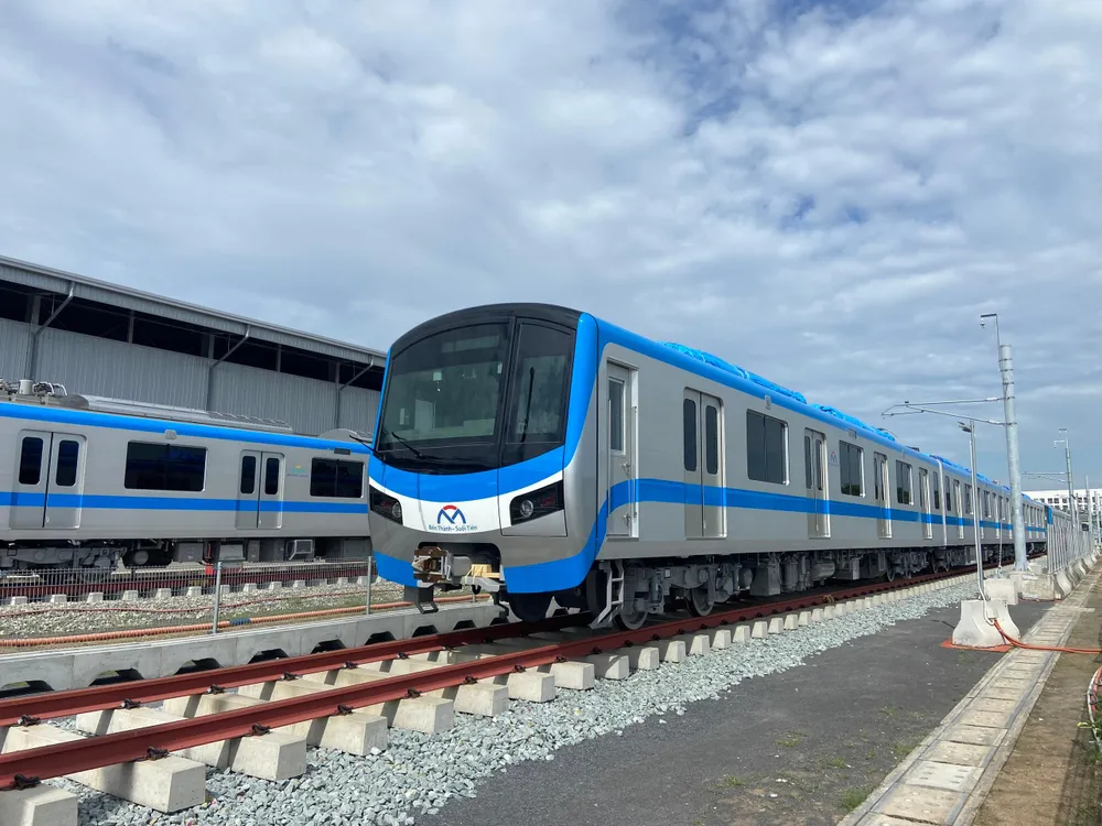 Những đoàn tàu cuối cùng đã được đưa về Depot.