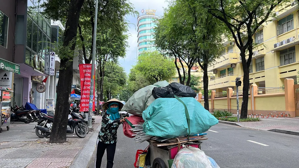 Một đoạn tuyến đường Nguyễn Bỉnh Khiêm cũng trở thành đường một chiều. Theo lộ trình từ đường Nguyễn Thị Minh Khai người dân có thể dễ dàng di chuyển về đường Nguyễn Hữu Cảnh, cầu Thủ Thiêm 2, Lê Duẩn... Ảnh: ĐT.