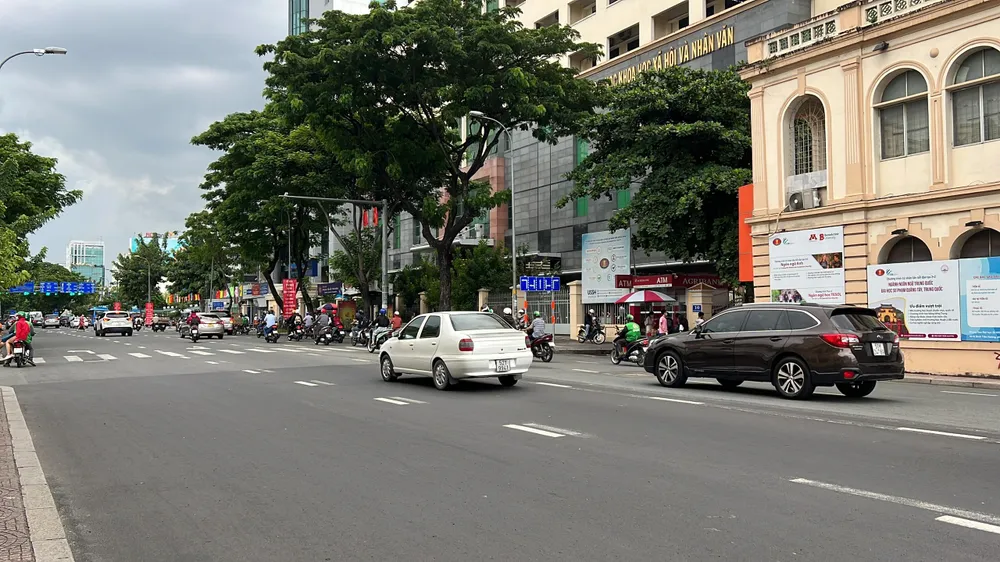 Việc điều chỉnh đường Đinh Tiên Hoàng thành đường một chiều giúp người dân đi lại thuận tiện hơn. Ảnh: ĐT.