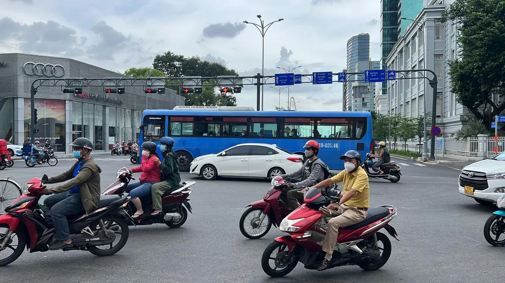 Từ đường Lê Lợi, Tôn Đức Thắng sẽ lưu thông về đường Đinh Tiên Hoàng (đoạn này đã chuyển thành đường một chiều) thuận tiện, không còn ùn tắc. Ảnh: ĐT.