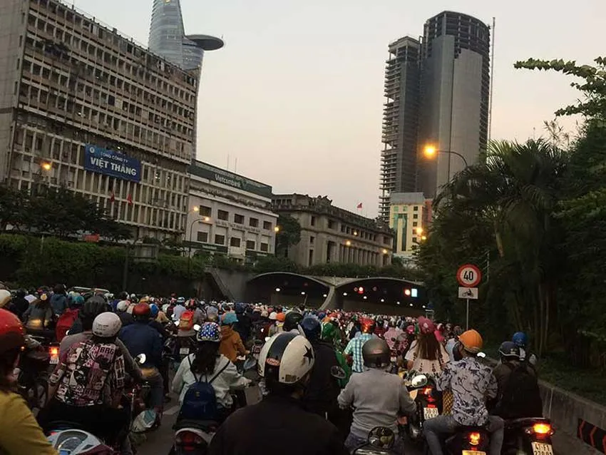 Khu vực hầm sông Sài Gòn đã ùn ứ (năm 2017) và buộc phải điều chỉnh giao thông trong quá trình chờ xây dựng cầu Thủ Thiêm 2. Ảnh: ĐT. Khu vực hầm sông Sài Gòn đã ùn ứ (năm 2017) và buộc phải điều chỉnh giao thông trong quá trình chờ xây dựng cầu Thủ Thiêm 2. Ảnh: ĐT.