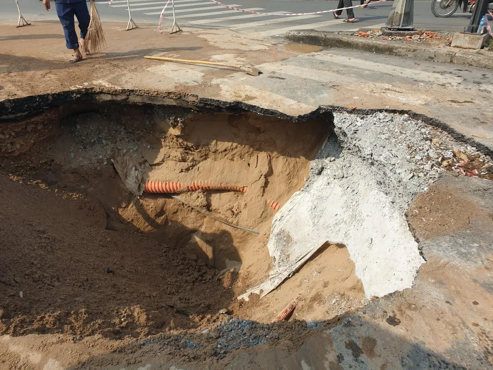 Hình ảnh sụp lún trước khi khắc phục. Ảnh: ĐT.