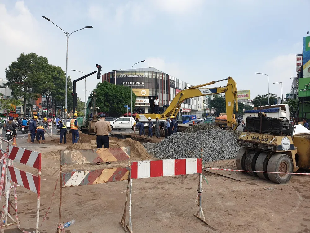 Hiện lực lượng chức năng đang khoanh vùng để khắc phục. Ảnh: CTV.