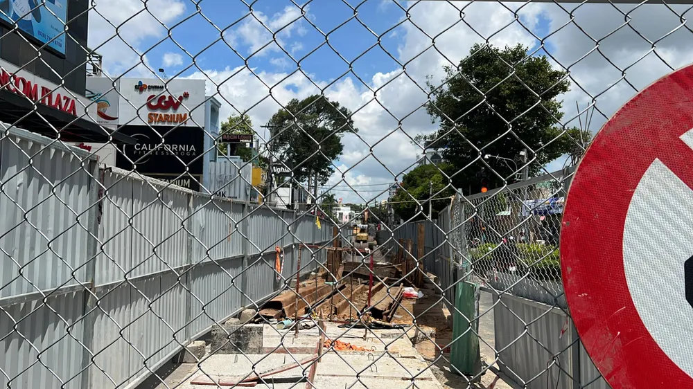 Công trình vẫn đang được triển khai thi công. Ảnh: ĐT.