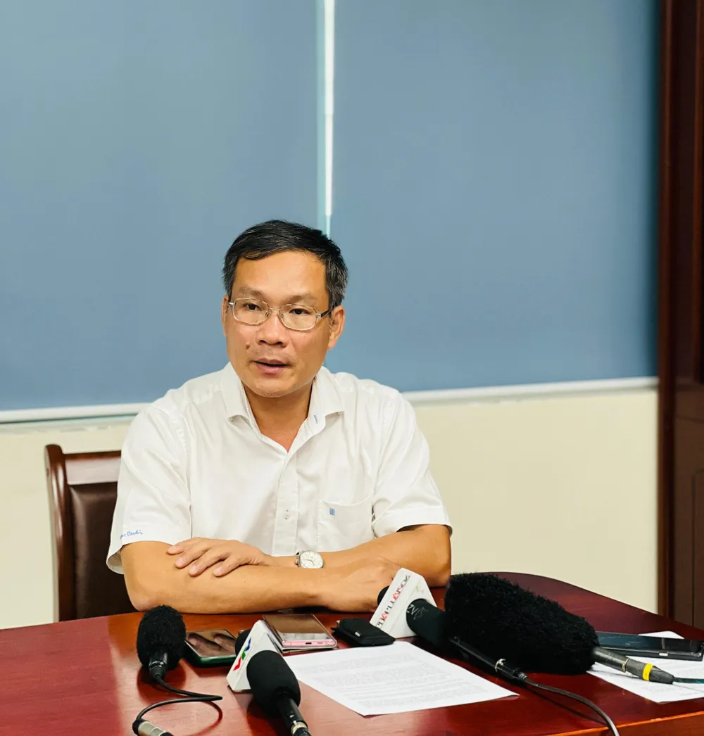 Ông Bùi Trung Kiên, Phó Tổng Giám đốc Tổng công ty Điện lực TP.HCM trả lời phỏng vấn Báo Pháp Luật TP.HCM. Ảnh: ĐT.