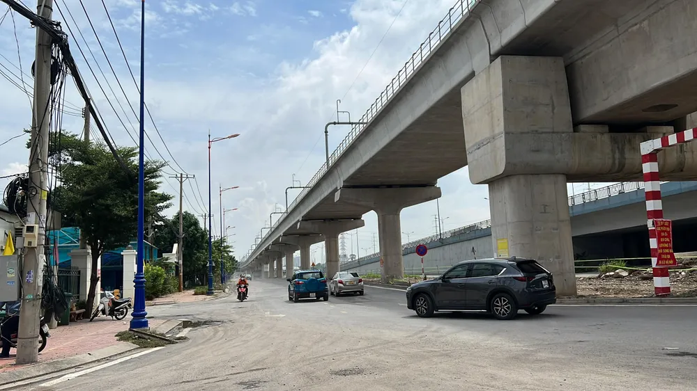 Nhiều lái xe khi biết đường cấm đã quay đầu xe. Ảnh: ĐT.