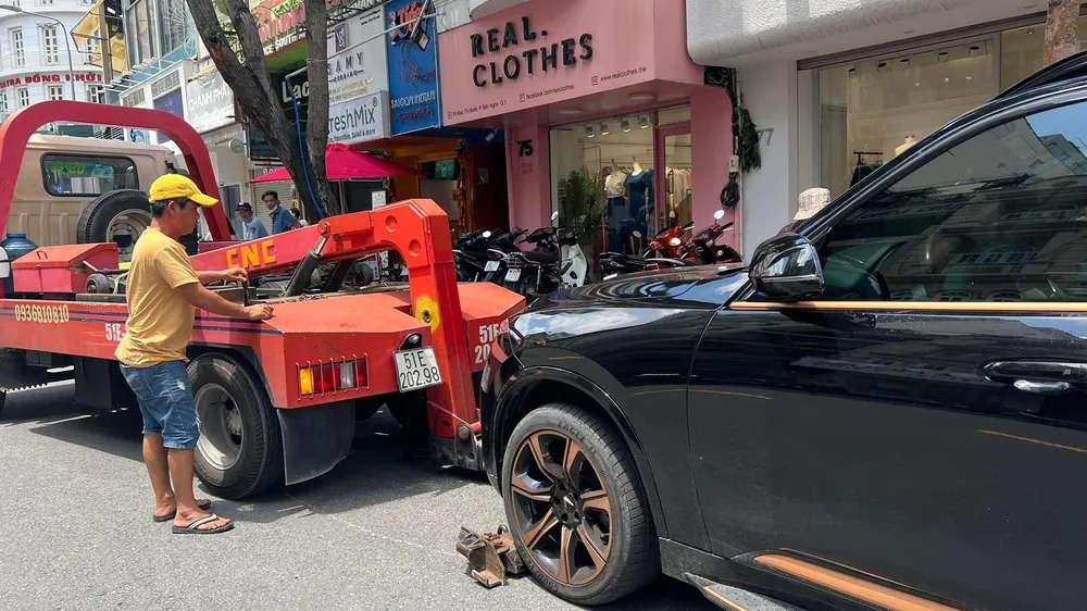 Công ty TNHH MTV dịch vụ công ích Thanh niên xung phong TP.HCM đề xuất nhiều giải pháp đối với những xe không chi trả phí sử dụng dịch vụ, lòng đường. Ảnh: ĐT.