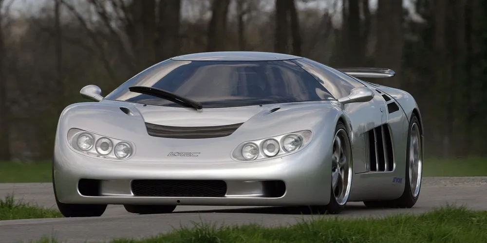 Lotec Sirius xuất hiện trên đường phố trong năm 2004. Ảnh : Hotcars