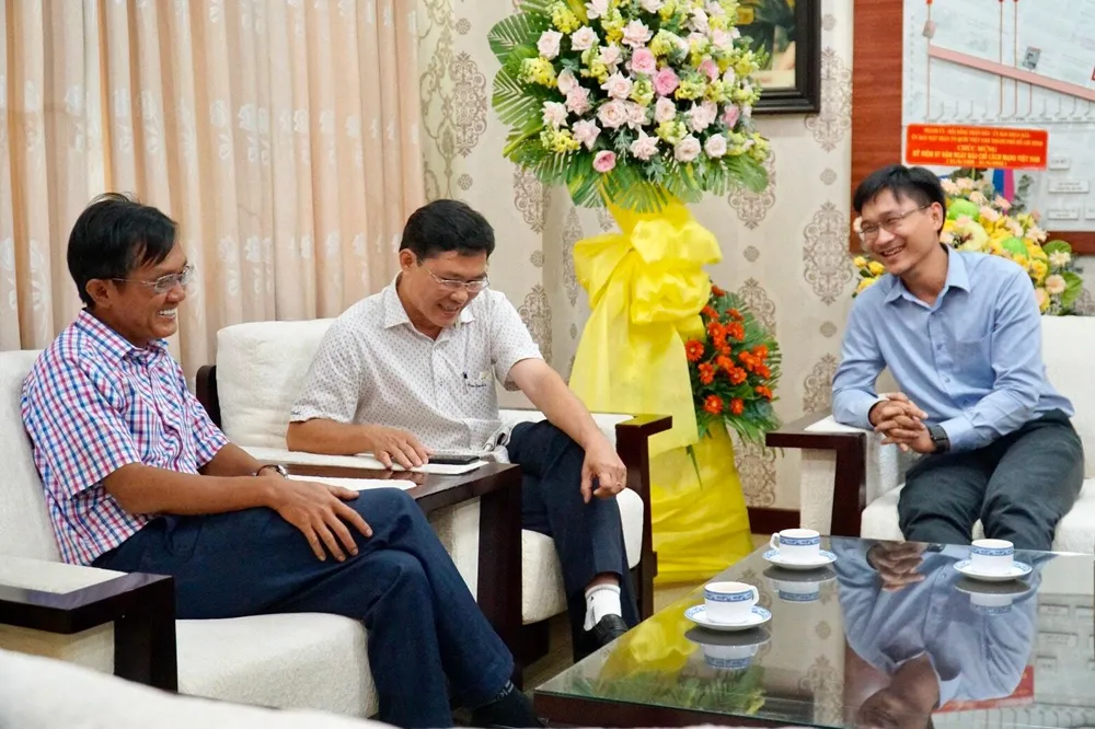 Ông Đặng Kiên Cường, Trưởng phòng Công tác sinh viên, Đại học Nông lâm TP.HCM gửi lời chúc đến tập thể báo Pháp Luật TP.HCM. Ảnh: BẢO PHƯƠNG Ông Đặng Kiên Cường, Trưởng phòng Công tác sinh viên, Đại học Nông lâm TP.HCM gửi lời chúc đến tập thể báo Pháp Luật TP.HCM. Ảnh: BẢO PHƯƠNG