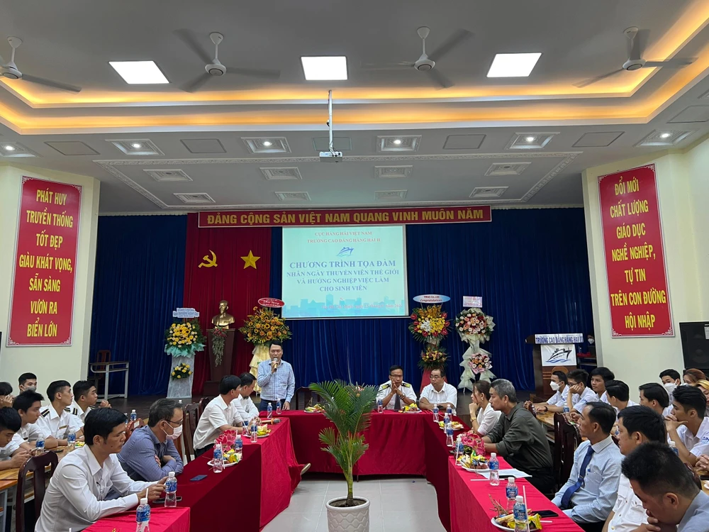 Toạ đàm nhận được sự quan tâm của các sinh viên, thuyền viên, các công ty vận tải hàng hải trên cả nước. Ảnh: ĐT.