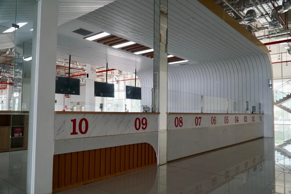 Các quầy vé cũng vắng tanh. Ảnh: BẢO PHƯƠNG.