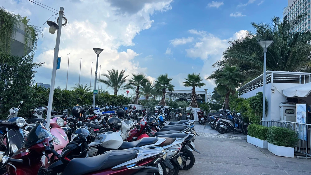 Bãi giữ xe của Công ty TNHH MTV Thường Nhật, chủ đầu tư tuyến buýt sông số 1. Ảnh: ĐT.