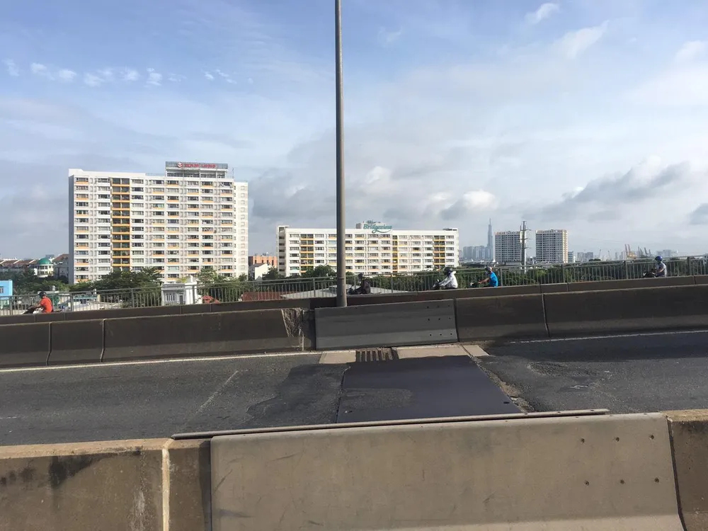 Từ ngày 2-7, một phần đường trên cầu Phú Mỹ sẽ được rào chắn để sửa chữa khe co giãn. Ảnh: ĐT.