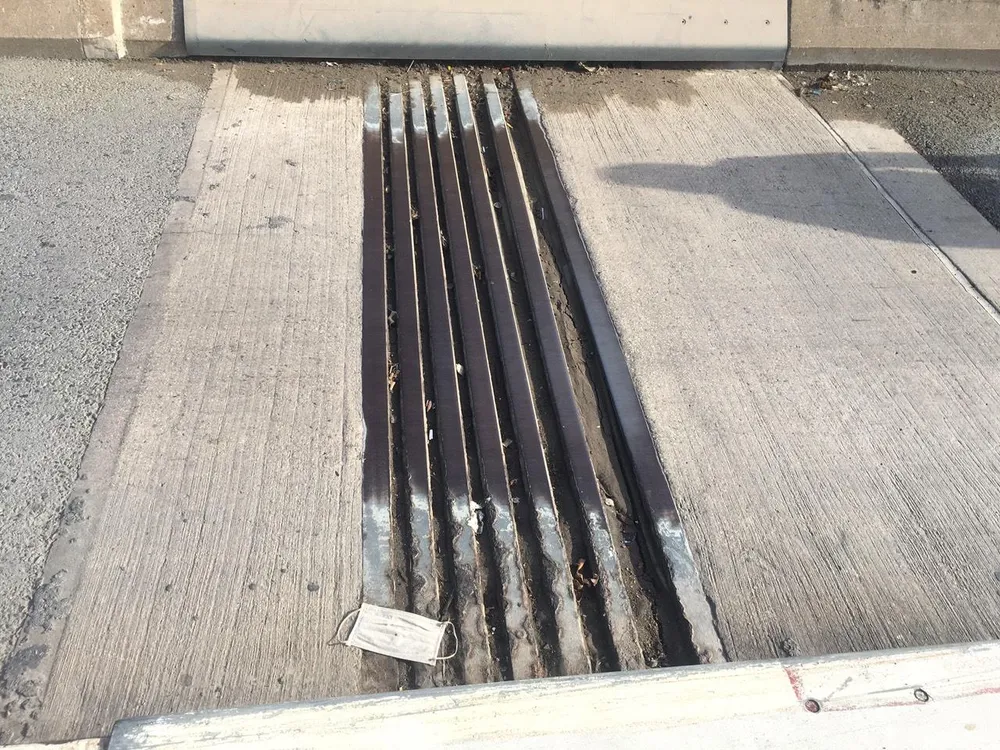 Khe co giãn trên cầu Phú Mỹ. Ảnh: ĐT.