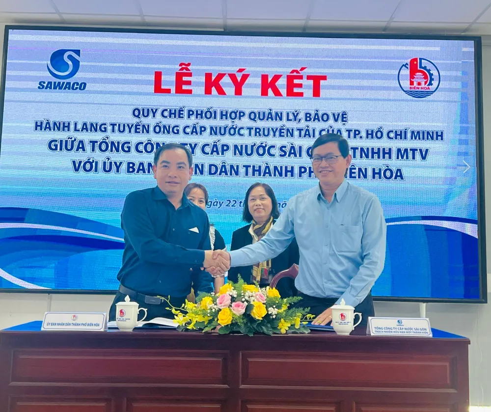 Lễ ký kết thực hiện giữa Tổng Công ty Cấp nước Sài Gòn - TNHH MTV (SAWACO) và UBND TP Biên Hòa, tỉnh Đồng Nai. Ảnh: ĐT.