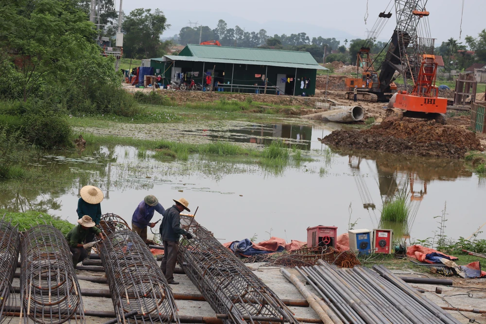 Bộ GTVT yêu cầu chủ đầu tư quyết tâm bảo đảm tiến độ dự án. Ảnh: Đắc Lam.