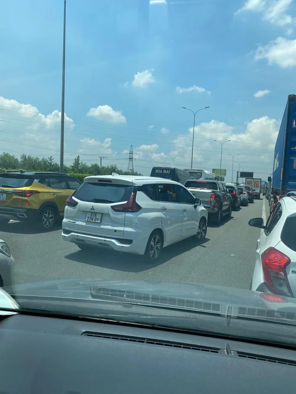 Kẹt xe kéo dài hơn 3 km trên cao tốc TP.HCM - Long Thành - Dầu Giây. Ảnh: Trí Đặng. Kẹt xe kéo dài hơn 3 km trên cao tốc TP.HCM - Long Thành - Dầu Giây. Ảnh: Trí Đặng.