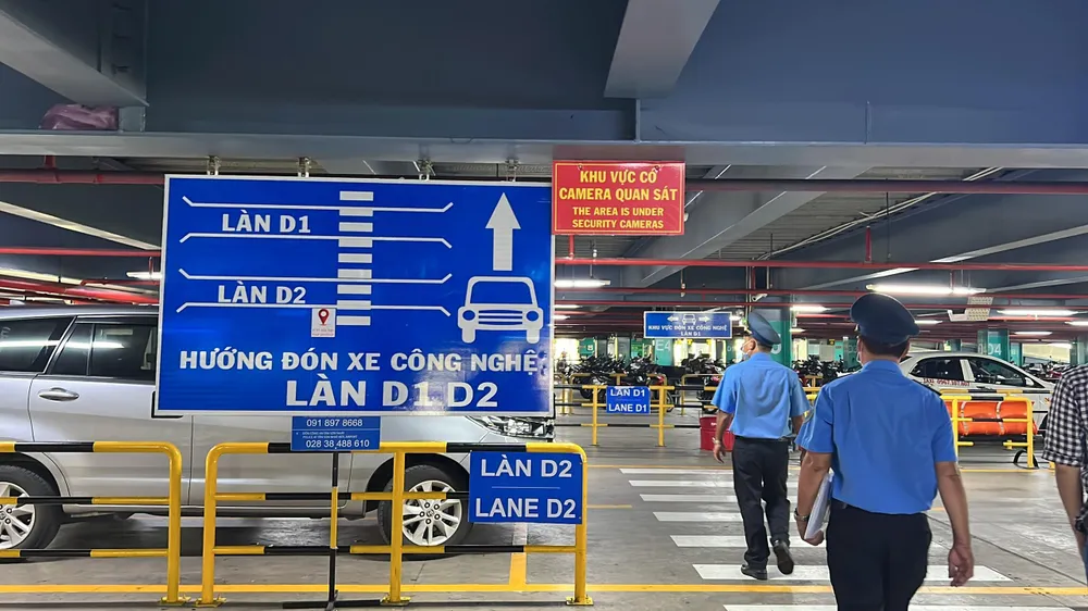 Khu vực làn D1, D2 của xe công nghệ. Ảnh: ĐT. Khu vực làn D1, D2 của xe công nghệ. Ảnh: ĐT.