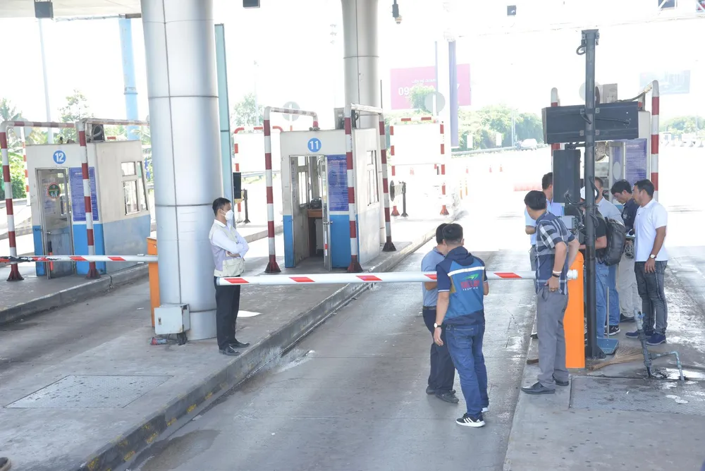 Tình trạng ùn ứ trên cao tốc cũng giảm đáng kể. Tình trạng ùn ứ trên cao tốc cũng giảm đáng kể.