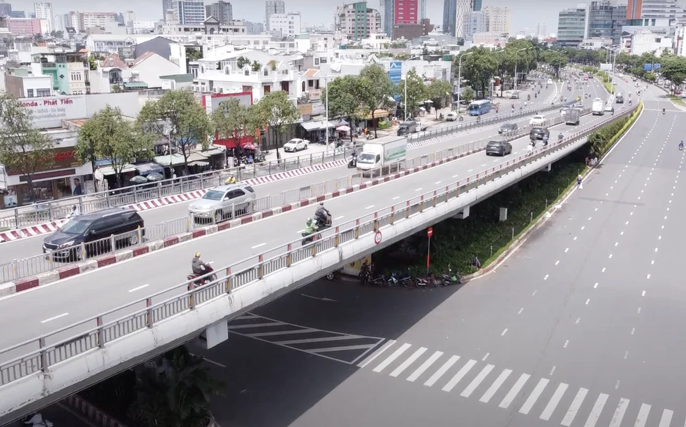 Các phương tiện đi lại thông thoáng. Ảnh: ĐT.