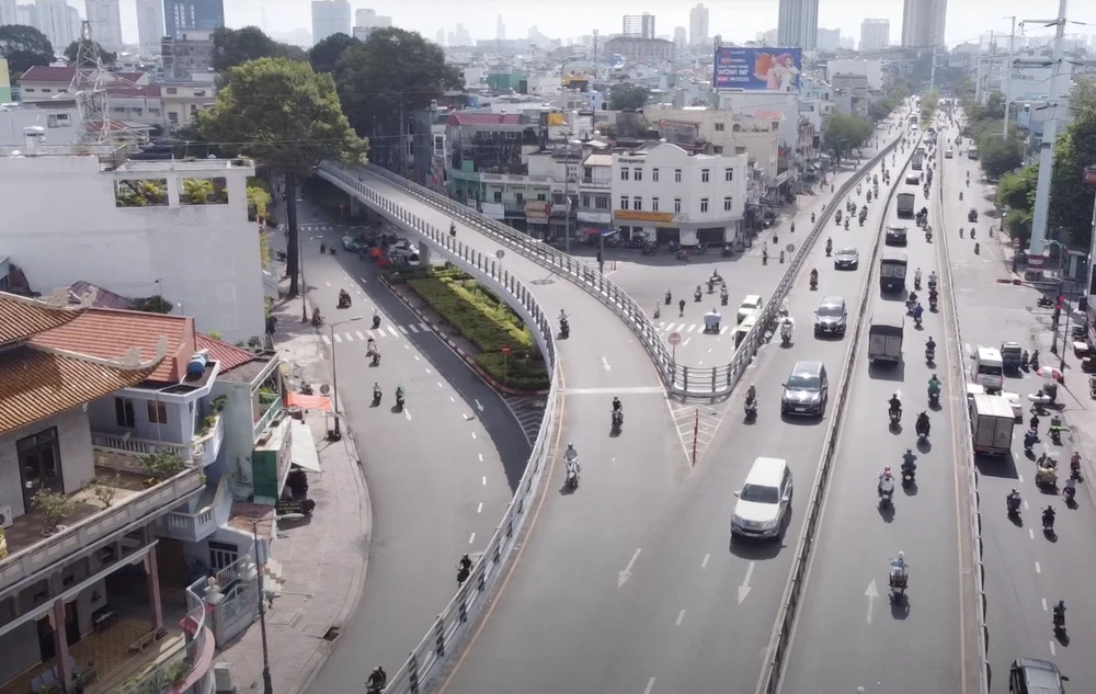 Giao thông tại nút giao Cây Gõ đã giảm tình trạng ùn ứ. Ảnh: ĐT.