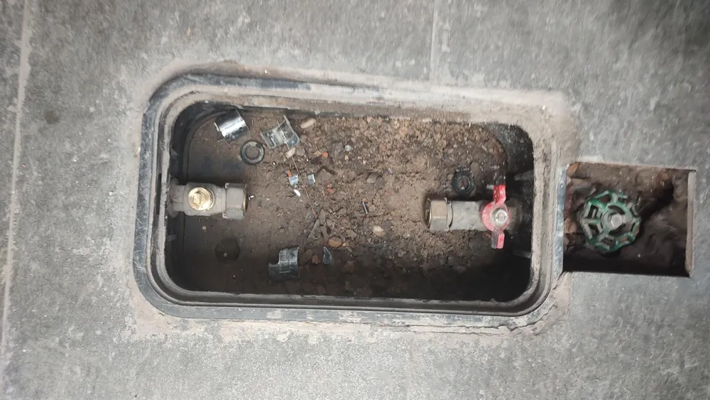 Một đồng hồ đã bị lấy trộm. Ảnh: CTV. Một đồng hồ đã bị lấy trộm. Ảnh: CTV.