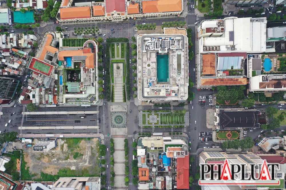 Lắp mái che cho tuyến phố Lê Lợi: Cần cả giải pháp trước mắt và lâu dài ảnh 2 Lắp mái che cho tuyến phố Lê Lợi: Cần cả giải pháp trước mắt và lâu dài ảnh 2