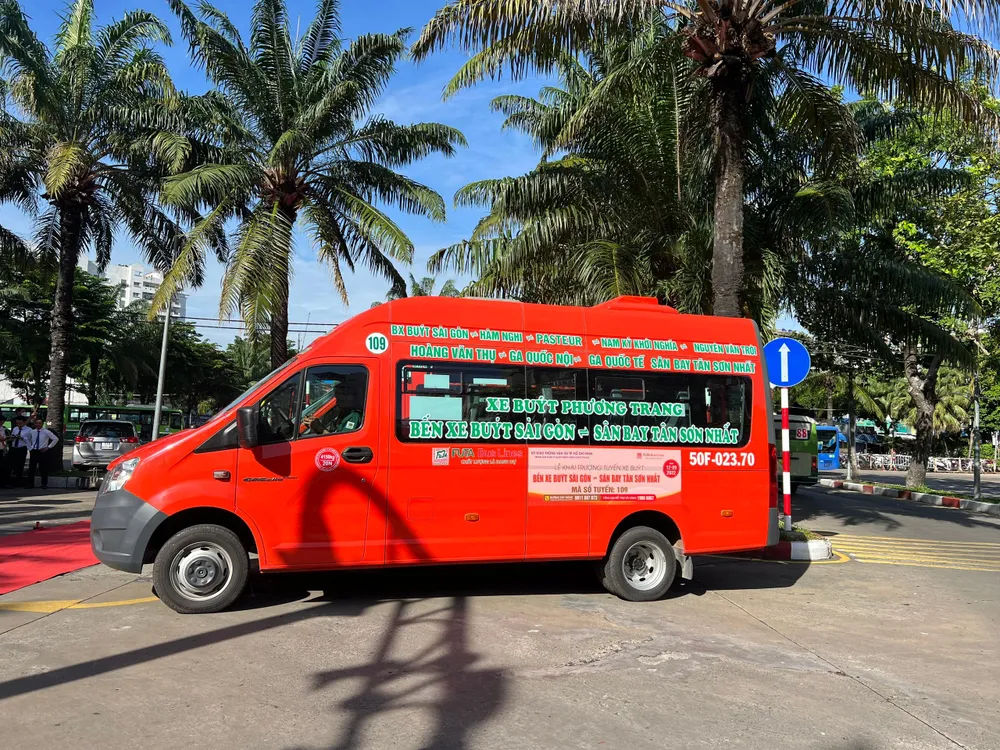 Hàng loạt xe buýt mới được Phương Trang đầu tư cho tuyến 109. Ảnh: ĐT. Hàng loạt xe buýt mới được Phương Trang đầu tư cho tuyến 109. Ảnh: ĐT.