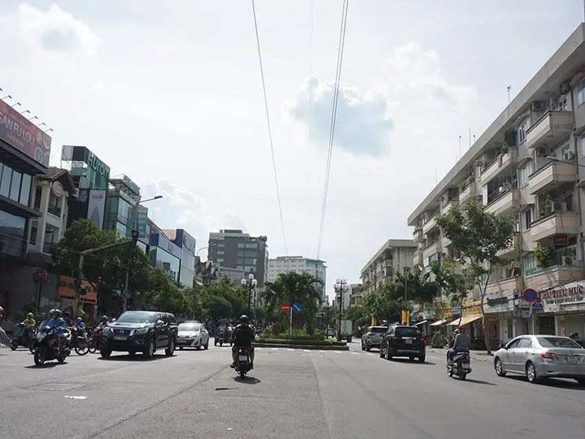 Sở GTVT cho rằng việc cấm một đoạn đường để làm phố ẩm thực Phan Xích Long sẽ ảnh hưởng đến tình hình giao thông TP. Ảnh: THU TRINH.