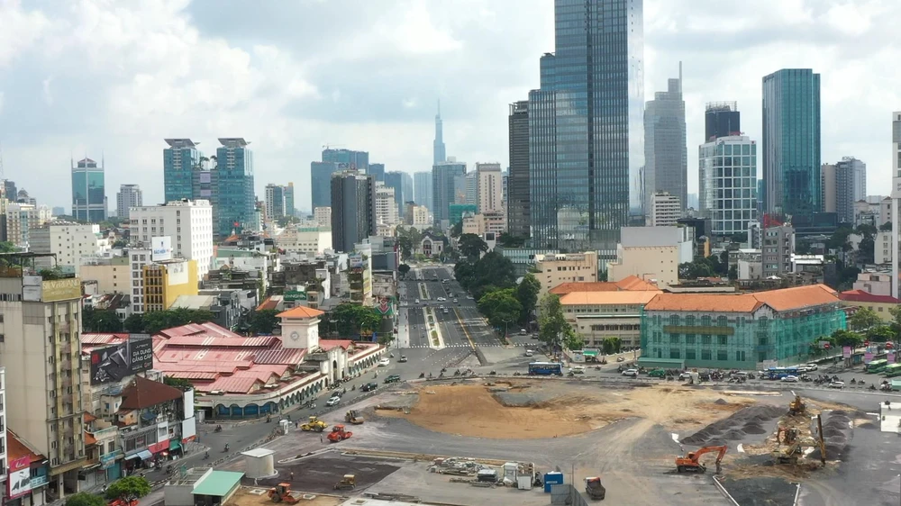 Toàn cảnh đường Lê Lợi nhìn từ ga Trung tâm Bến Thành, tuyến metro số 1.