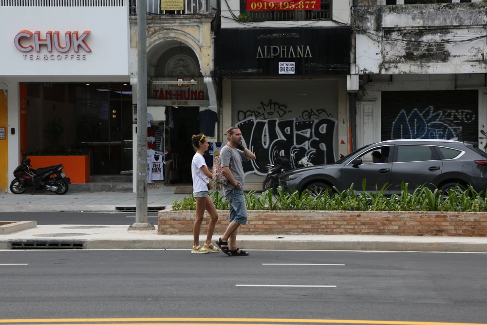 Tuyến đường Lê Lợi thu hút khách du lịch.