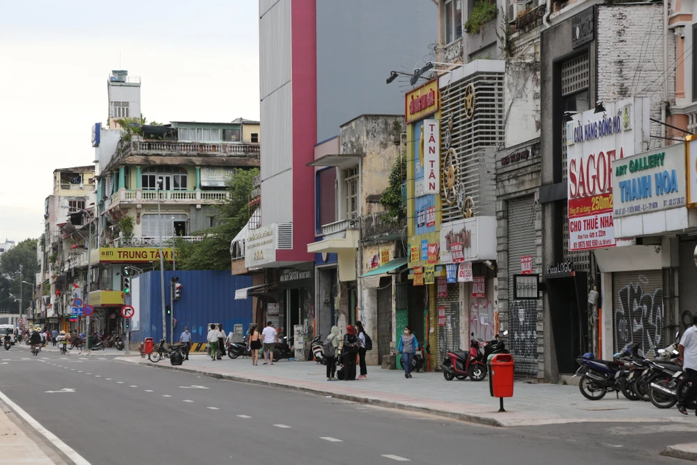 Diện mạo đường Lê Lợi đã được khôi phục và có phần khang trang, sạch đẹp hơn.