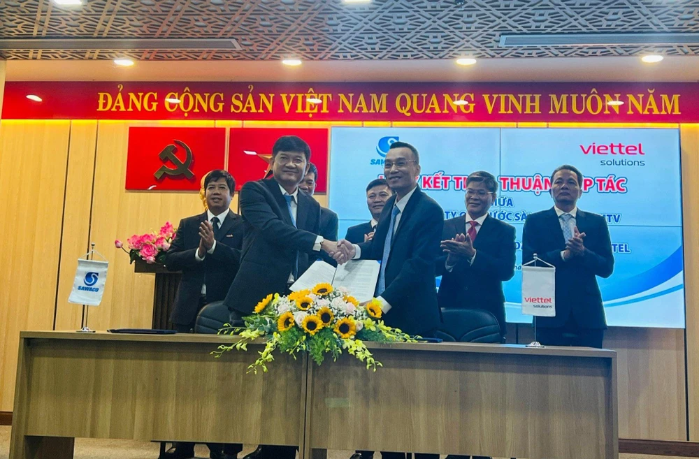 SAWACO và Viettel đã ký kết Thoả thuận hợp tác trong nhiều lĩnh vực. Ảnh: ĐT.