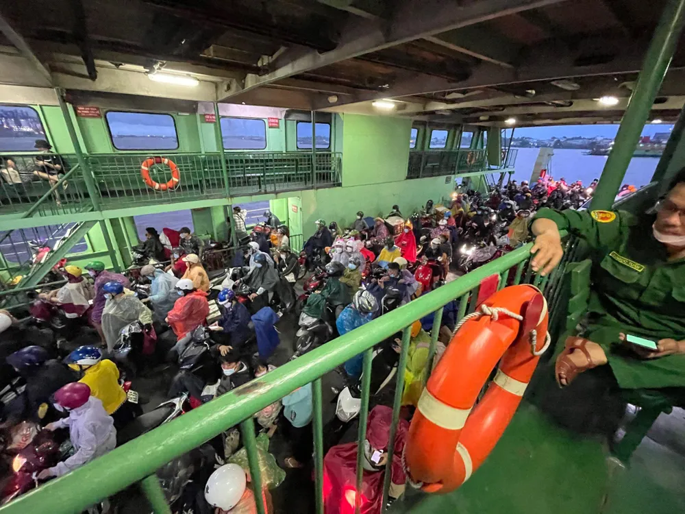 thu-ve-lui, pha-cat-lai, dinh-chi-cong-tac