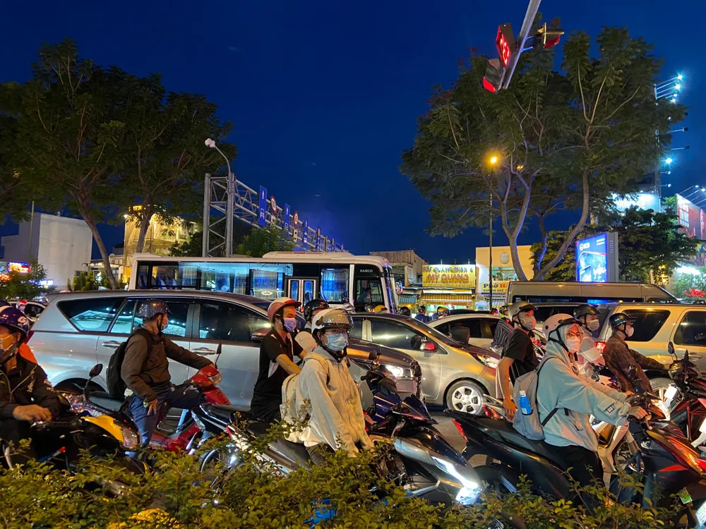 Người dân mất nhiều thời gian hơn trong hành trình di chuyển.