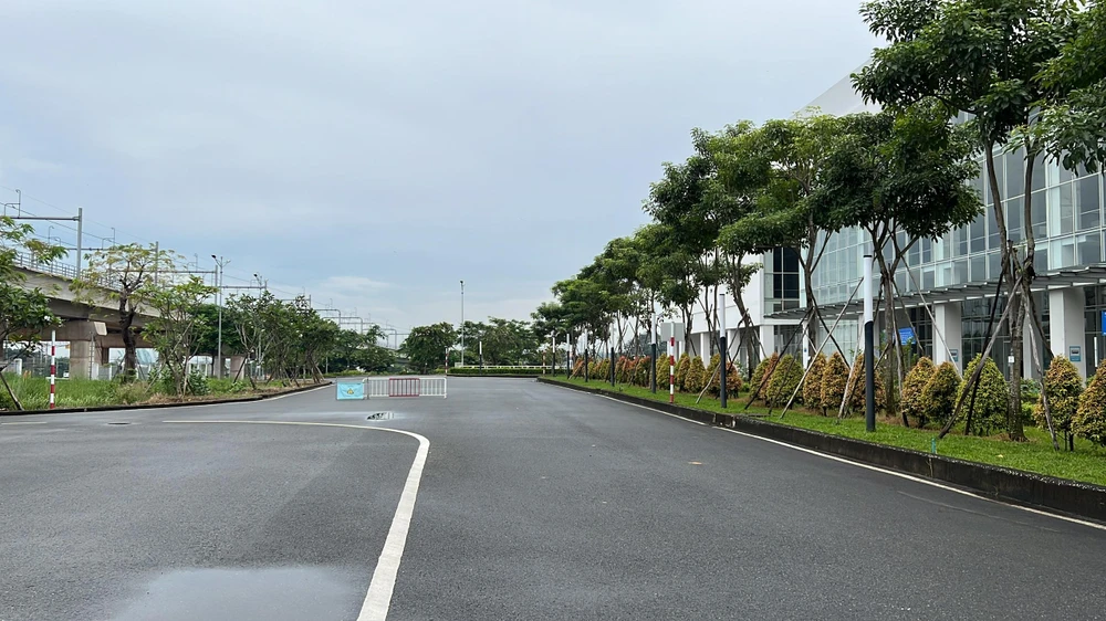 Khu vực phía ngoài sảnh bán vé BXMĐ mới. Ảnh: ĐT.