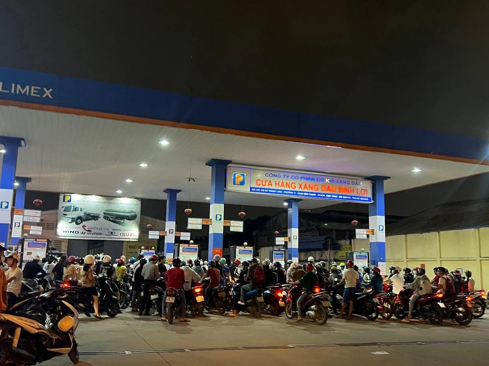 Sở GTVT sẽ xem xét hỗ trợ tổ chức giao thông tạm thời cho một số phương tiện vận chuyển xăng dầu. Ảnh: ĐT.