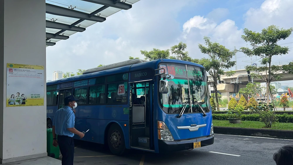 Xe buýt kết nối với BXMĐ mới thuận lợi. Ảnh: ĐT.