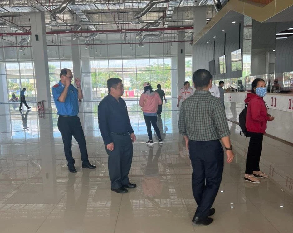 Ông Võ Khánh Hưng, Phó Giám đốc Sở GTVT TP.HCM kiểm tra BXMĐ mới. Ảnh: CTV. Ông Võ Khánh Hưng, Phó Giám đốc Sở GTVT TP.HCM kiểm tra BXMĐ mới. Ảnh: CTV.