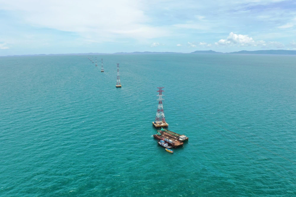 Công trình đường dây 220kV vượt biển Kiên Bình- Phú Quốc đã góp phần đảm bảo cung cấp điện ổn định, an toàn, liên tục với chất lượng và độ tin cậy cao cho thành phố đảo. Ảnh: EVNSPC.