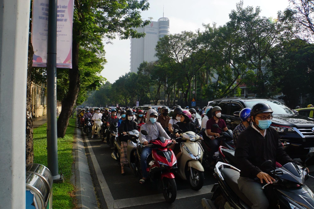 Nhiều tuyến đường ở trung tâm TP bị ùn ứ.