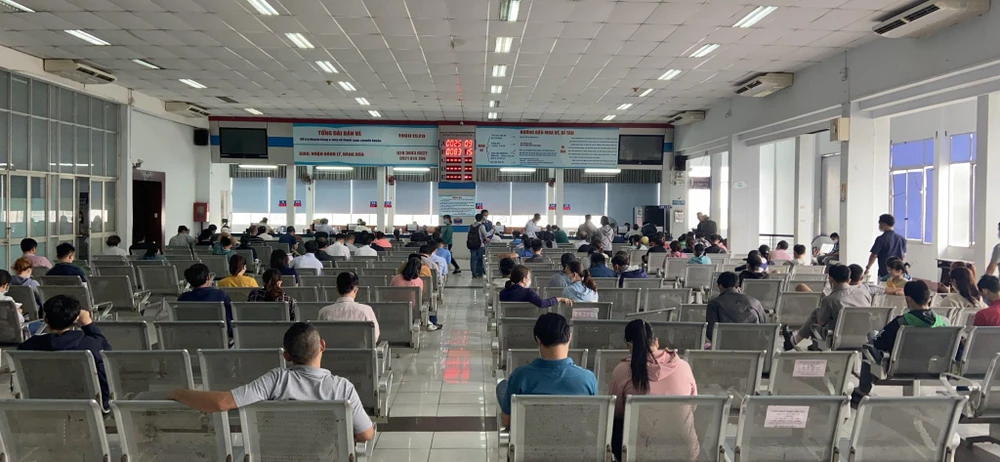 Người dân có thể mua vé tàu Tết Nguyên đán 2023 từ ngày 25-10. Ảnh: ĐT.